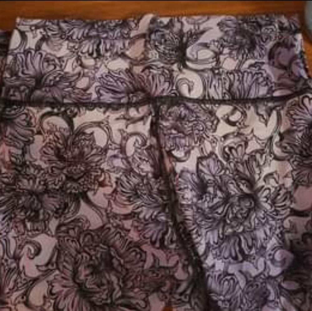 Size 10 Lululemon Floral Capri